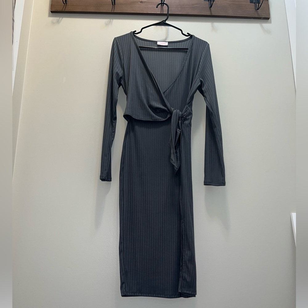 Pink Lily Ribbed Midi Grey Dress - Picture 10 of 12